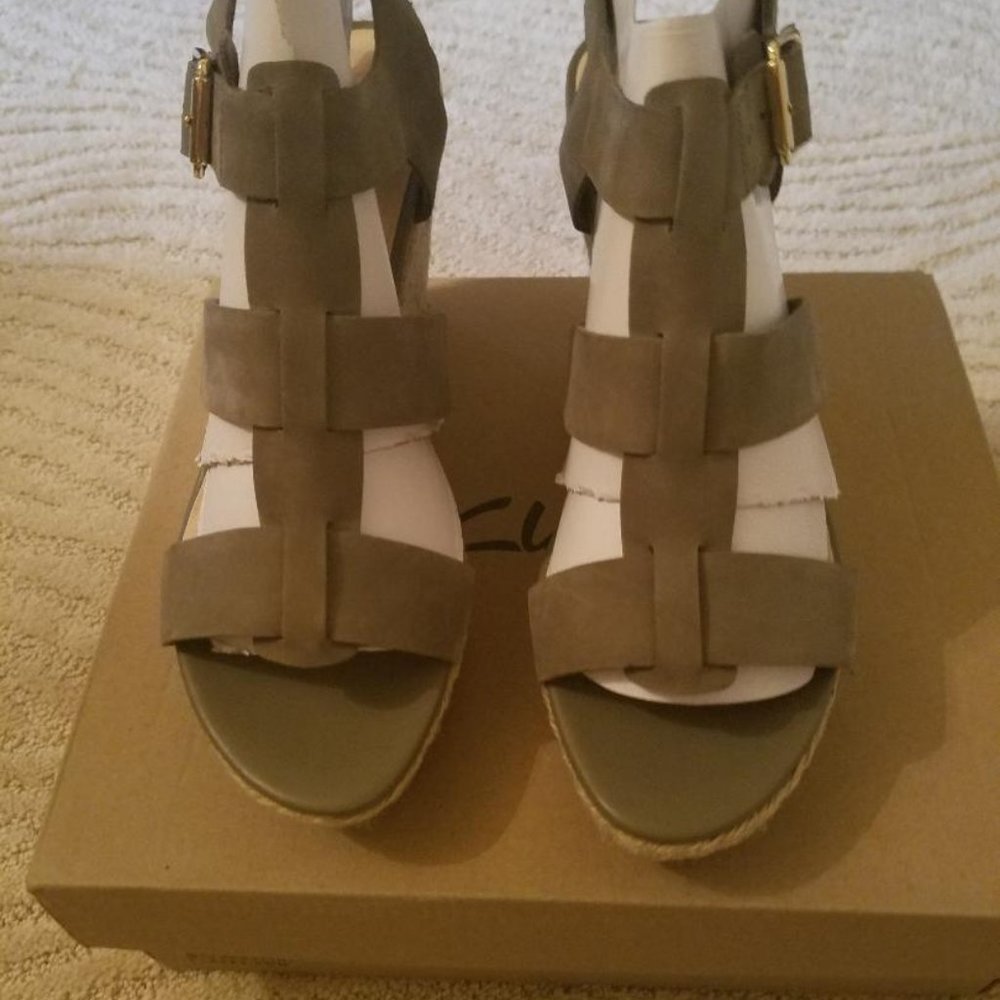 Clarks Olive Wedge Sandals Size 8 1/2